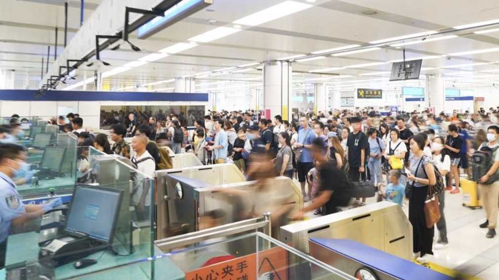 跨界电竞新品亮相，体育品牌联手吸睛